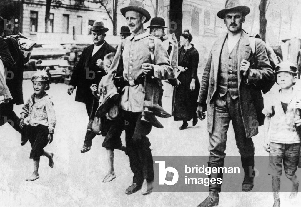 Immagine di Fotografia "Riservisti durante la mobilitazione" 1914