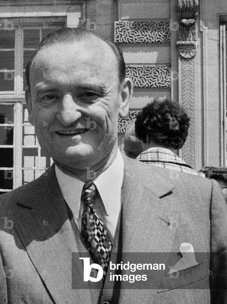 Cx7296 Antoine Le Comte De La Panouse At Chateau De Thoiry Or His Son