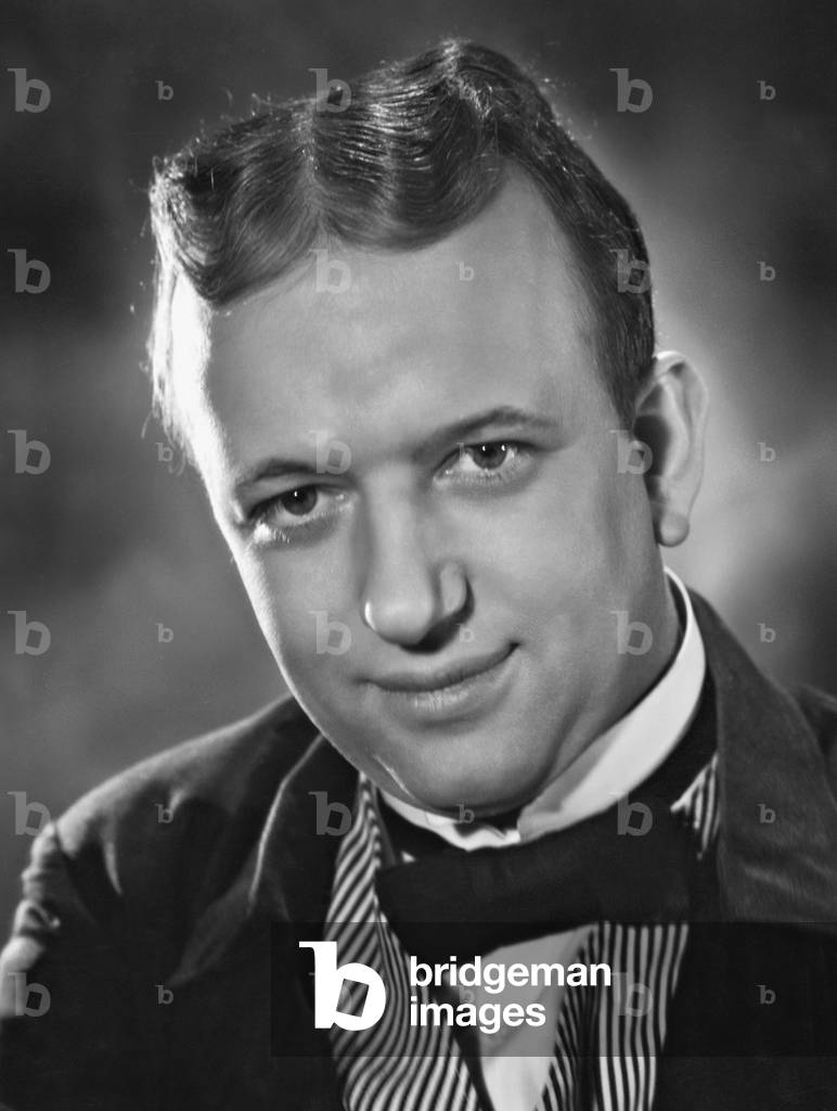 Image of Photography depicting Werner Finck in 'Sherlock Holmes - The Grey Lady' 1937, b/w