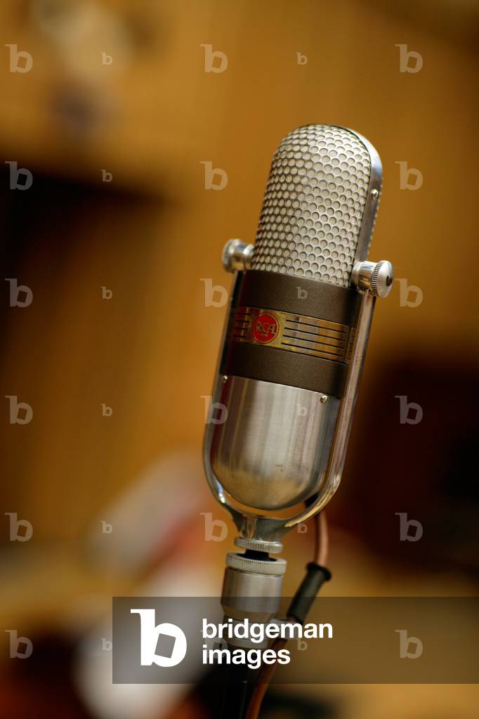 Microfono a pillola RCA 77