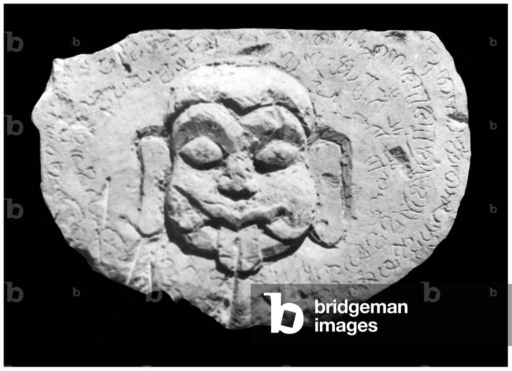 "Maldive: Stele in pietra corallo a sei facce trovate ad Ameeru Ahmad Magu" 801, b/w