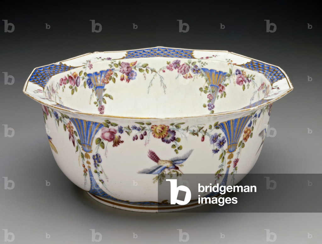 Ciotola, 1752-1753 (porcellana a pasta morbida, smalti e dorature)
