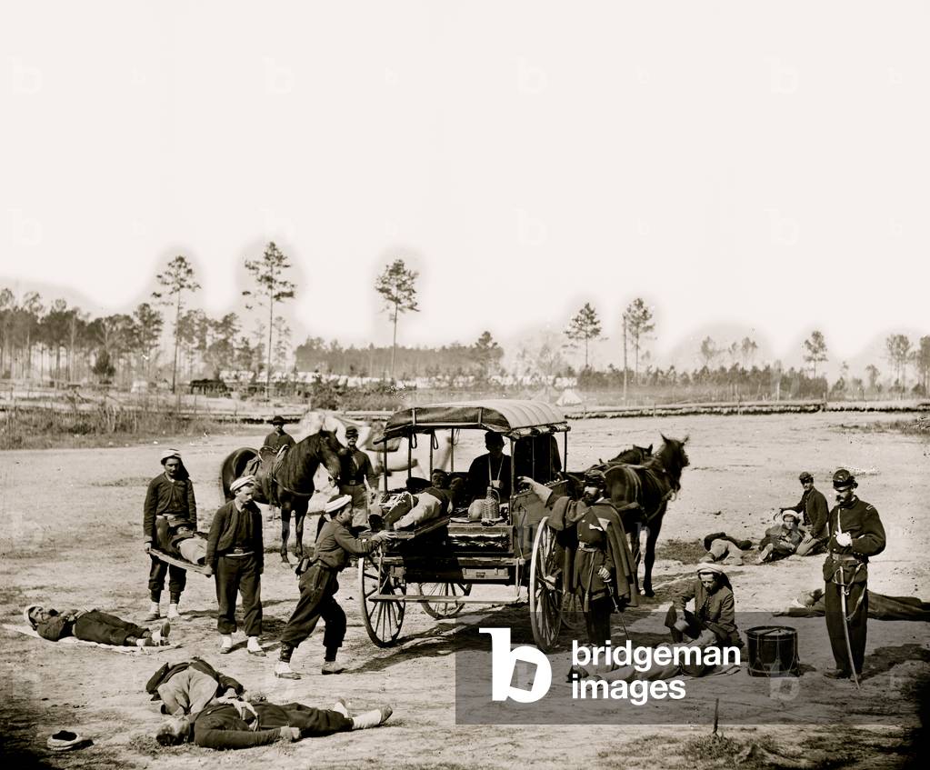 Zouave Rettungsmannschaft demonstriert Entfernung von verwundeten Soldaten aus dem Feld 1864 (Foto)