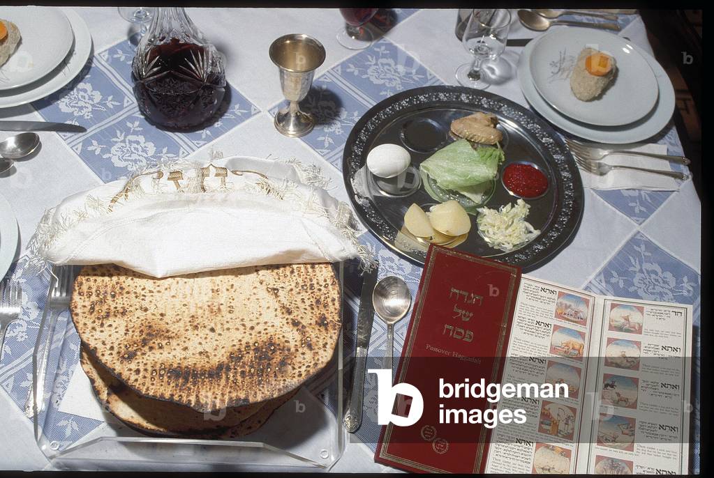 Pessah Table (photo)