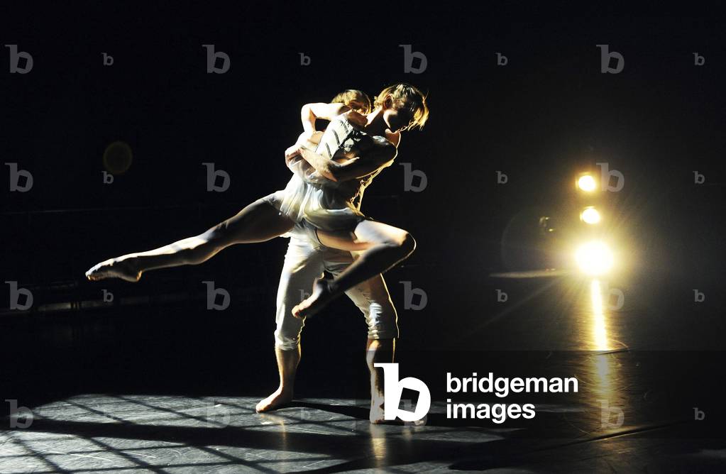 "'Light Flooding Into Darkened Rooms 'Tanz von Richard Alston Dance Company (Foto)" von Tristam Kenton