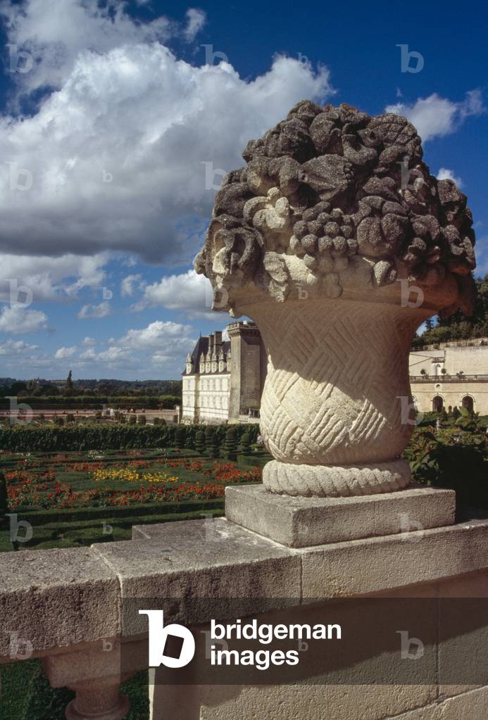 Image of Sculpture in French formal garden, Chateau de Villandry, Loire