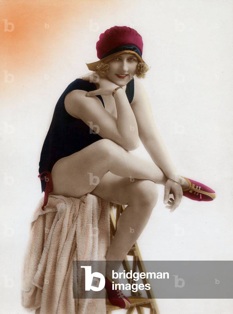 Une baigneuse en maillot de bain, vers 1920