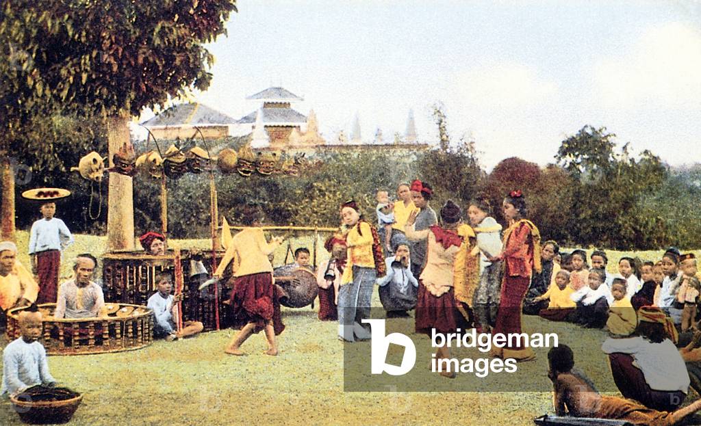 Birma/Myanmar: Kinder, die eine musikalische Unterhaltung durchführen, um 1900
