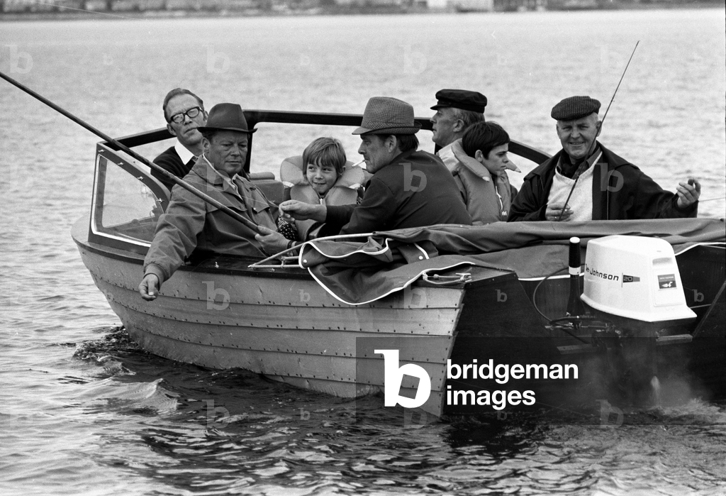 Bild von Fotografie "Hamar im Sommer 1970. Der westdeutsche Bundeskanzler Willy Brandt und Frau Rut Brandt kau