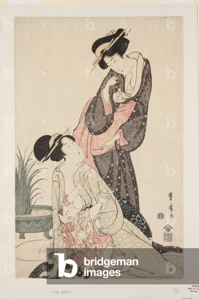 "due donne con pesci rossi e allattamento bambino (colore woodblock stampa)" 1790 di Utagawa Toyohiro