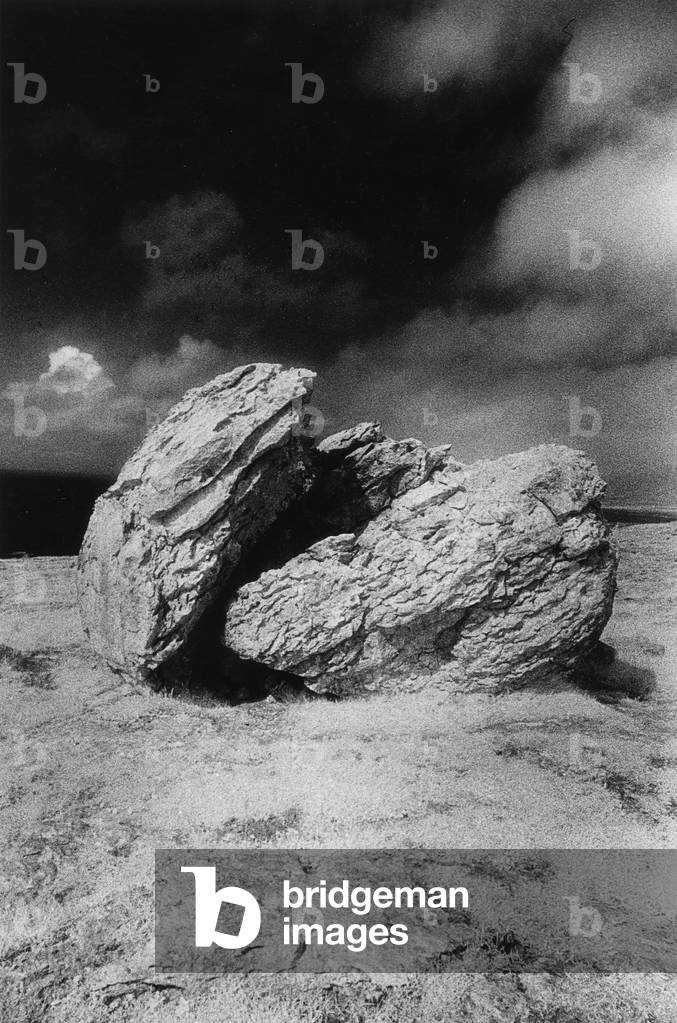 Immagine di Fotografia "Rocks" di Simon Marsden, b/w