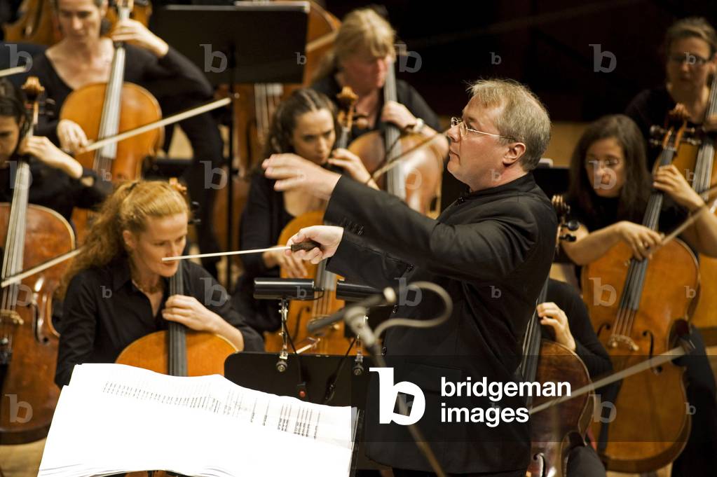Stefan Asbury conduisant le basel sinfonietta