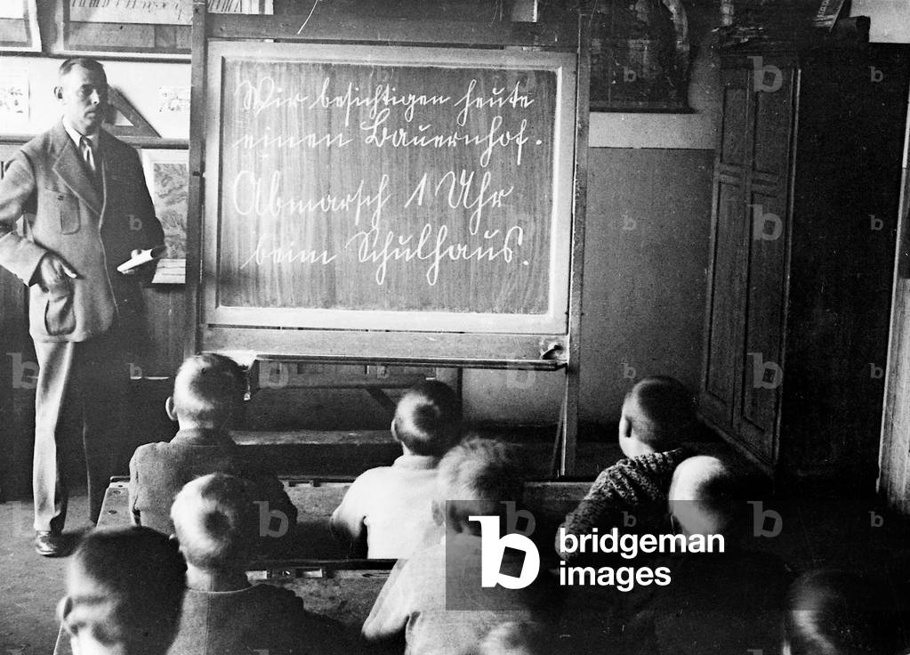 Immagine di Fotografia "Veduta di una classe" 1930, b/w
