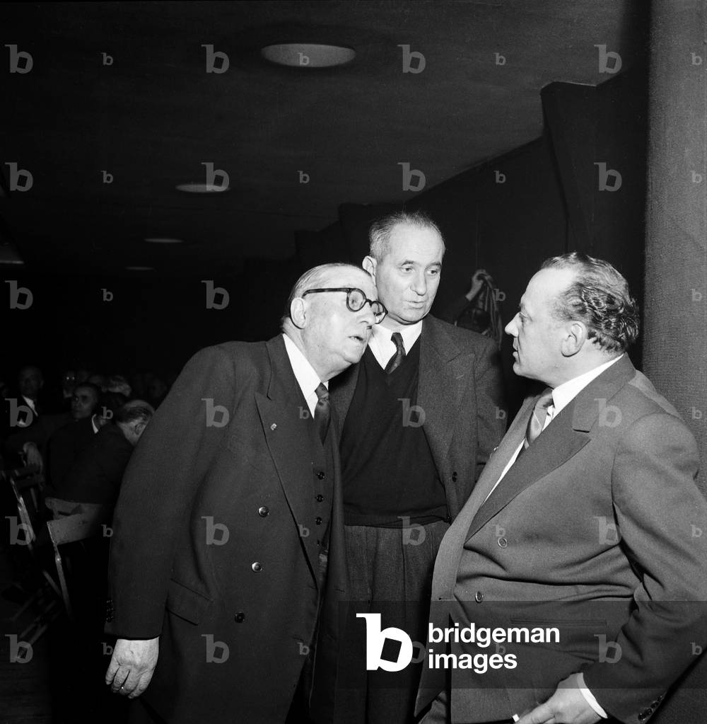 Immagine di Fotografia "Conferenza del partito socialista francese a Puteaux il 14 gennaio 1956: Gaston Deffer