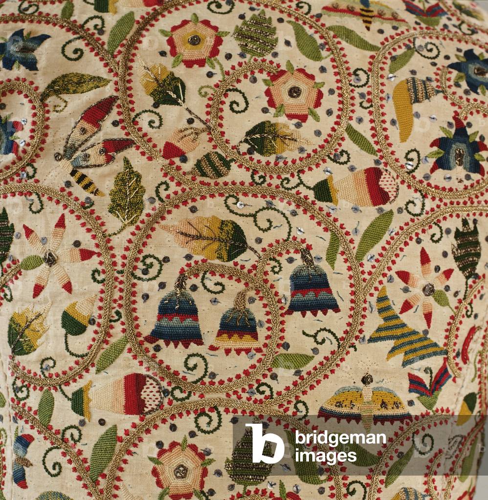 dettaglio di una giacca da donna ricamata conosciuta nel XVII secolo come gilet