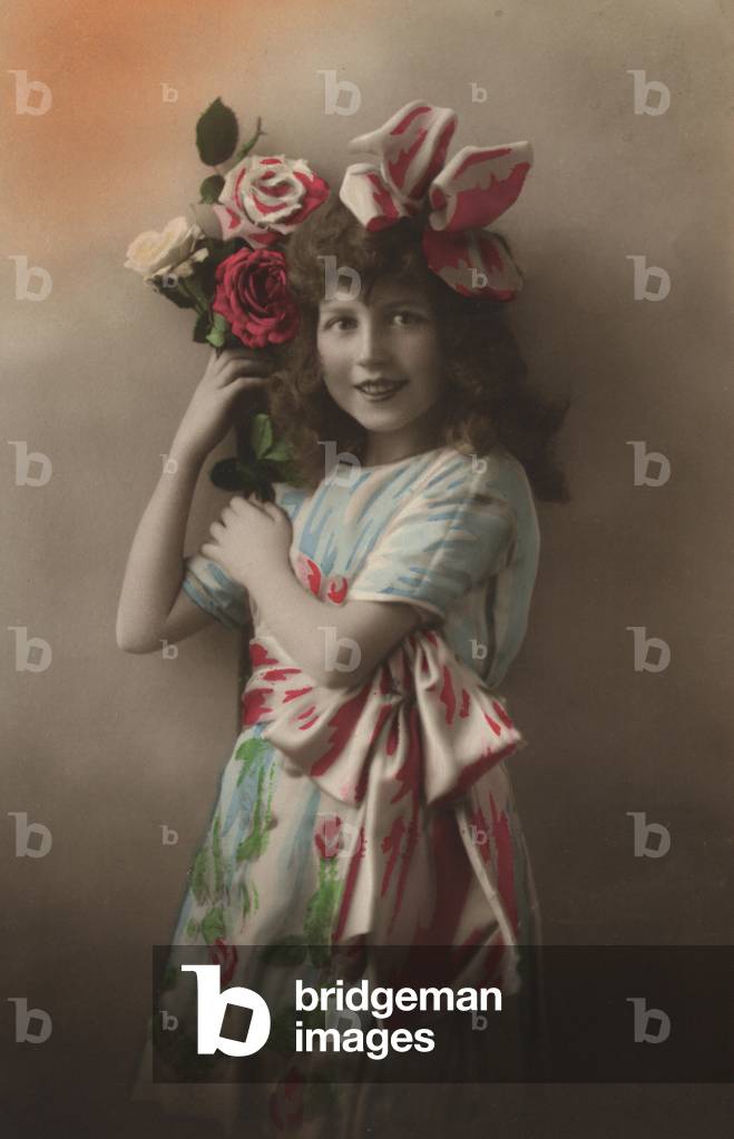 Image de Photographie représentant Fille à l'écharpe rose (photo) 1901 par European Photographer