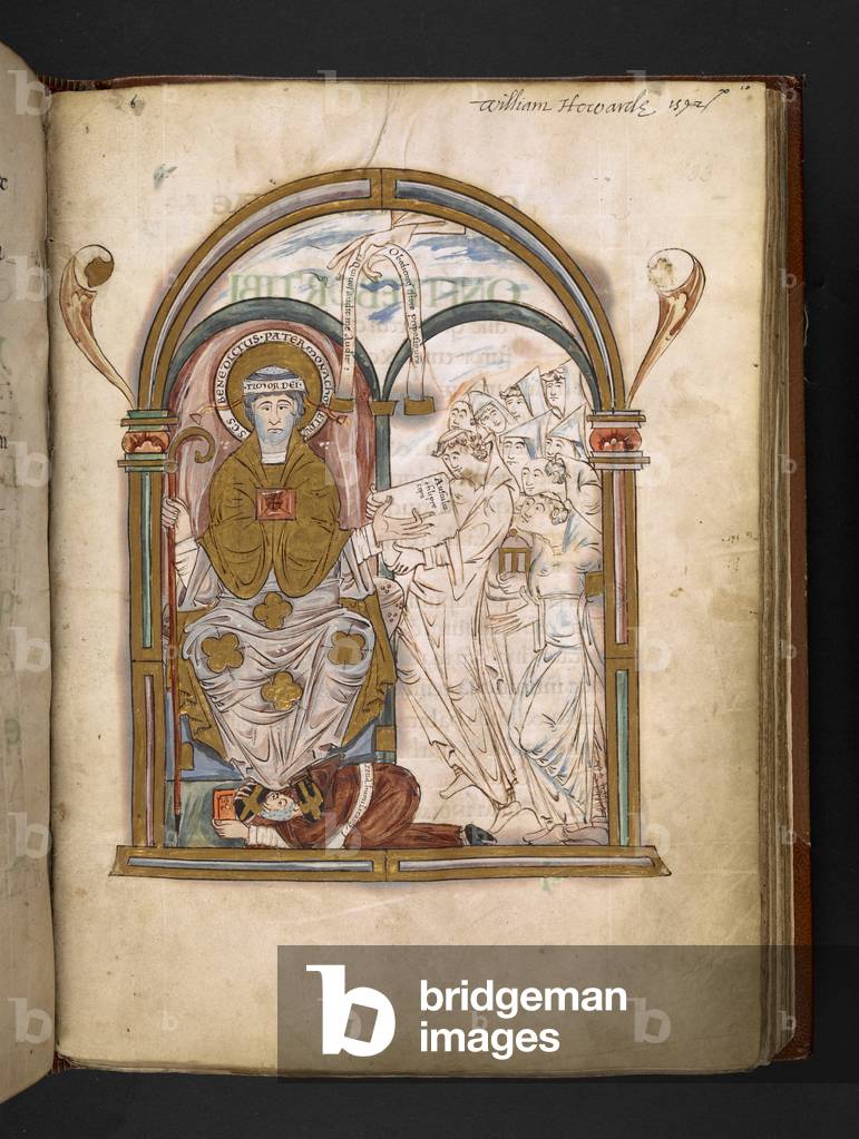 Arundel 155, f.133 San Benedetto che dà la Regola ai monaci. Incorniciato da un arco, San Benedetto è seduto, 