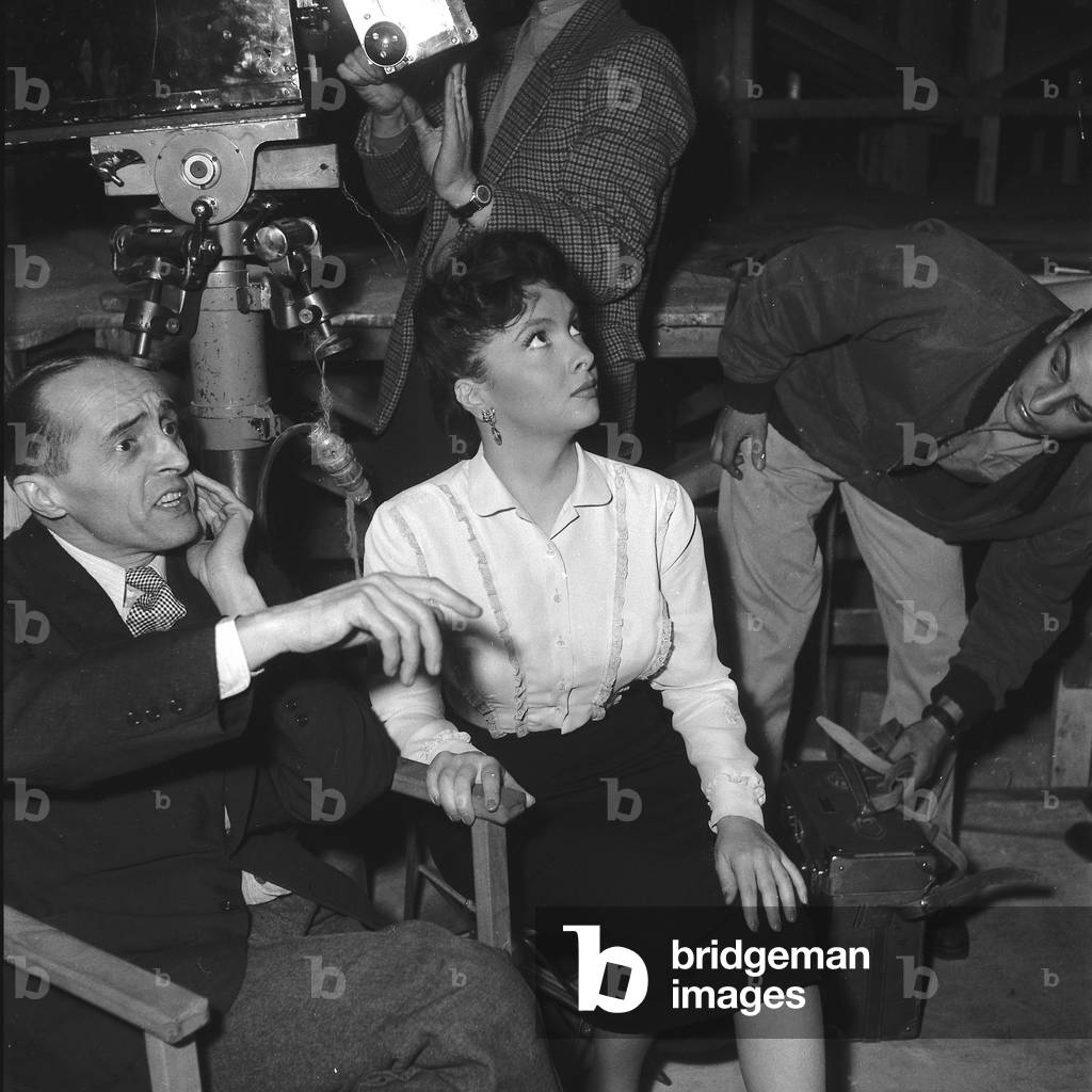Gina Lollobrigida e Rene Clair sul set di Bellezze della notte, 1952