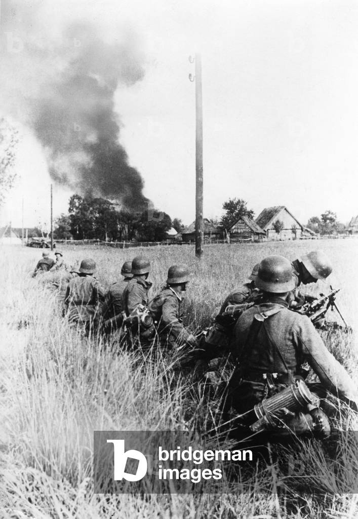 Image of German infantry on the Eastern Front, 1941 (b/w photo)