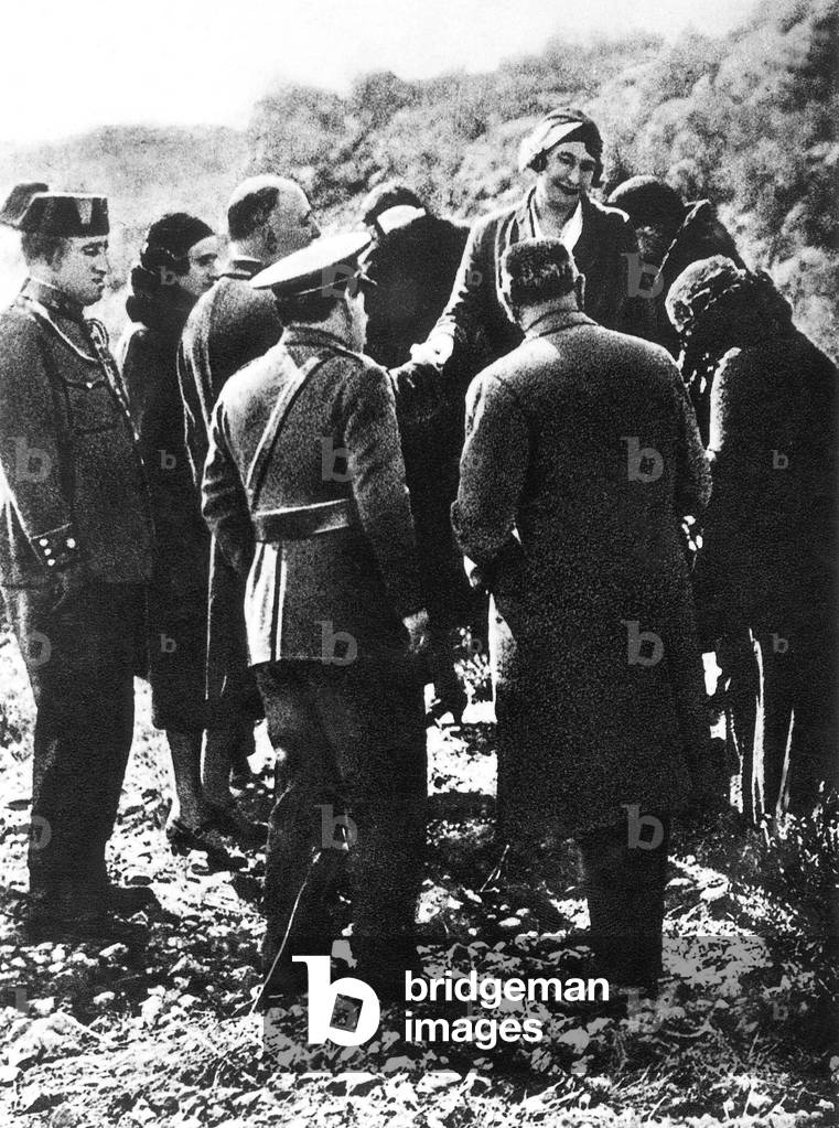 "La Regina Vittoria Eugenia di Spagna lascia la Spagna nell'aprile 1931 (in esilio dopo la proclamazione della