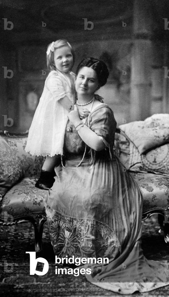 La regina Guglielmina d'Olanda (1880-1962) con sua figlia la principessa Juliana, futura regina, 1912