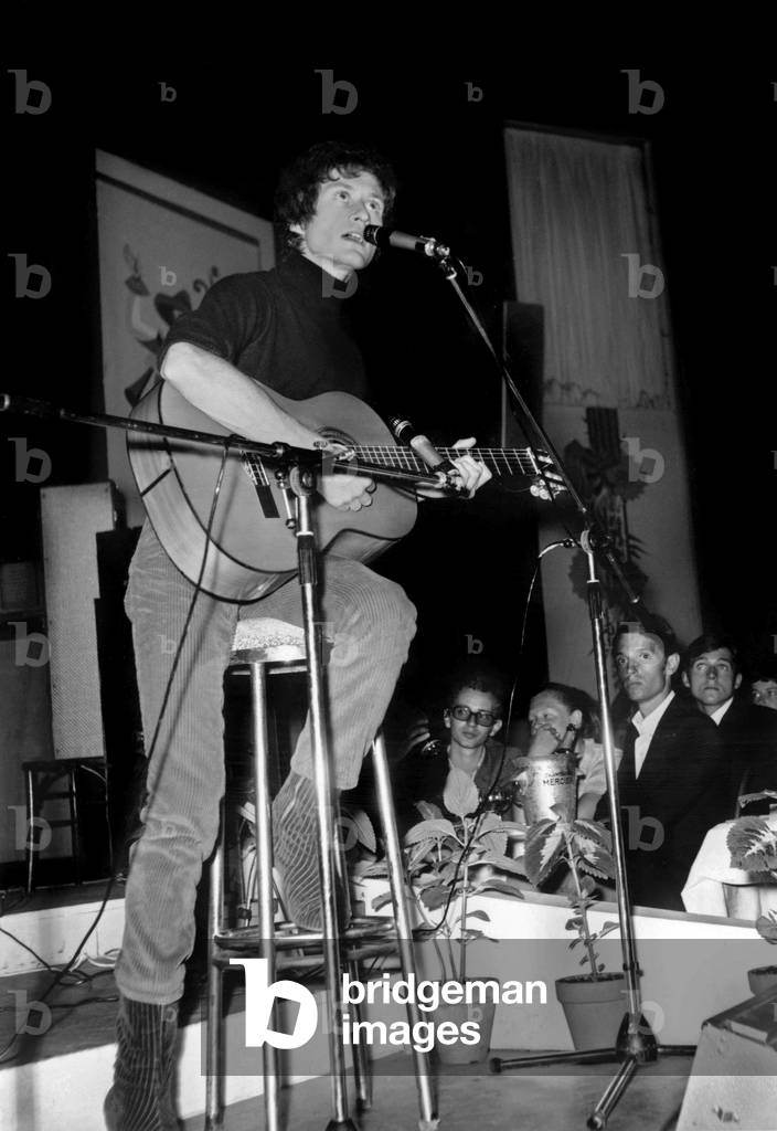 Immagine di Fotografia "Michel Polnareff on Stage August 1967 (b/w photo)" 1967, b/w