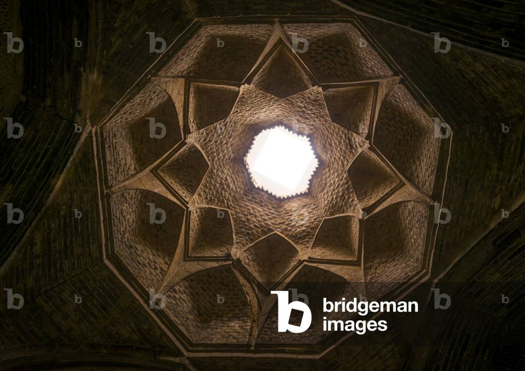 Decke mit seinen komplizierten und aufwendigen Mustern in Freitag Moschee, Isfahan Provinz, Isfahan, Iran, 201
