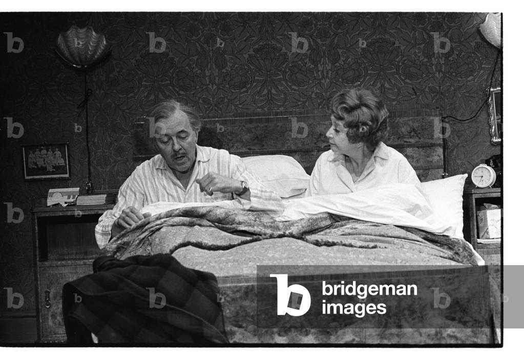 Bild von Fotografie "Schlafzimmer Farce" von John Haynes, b/w