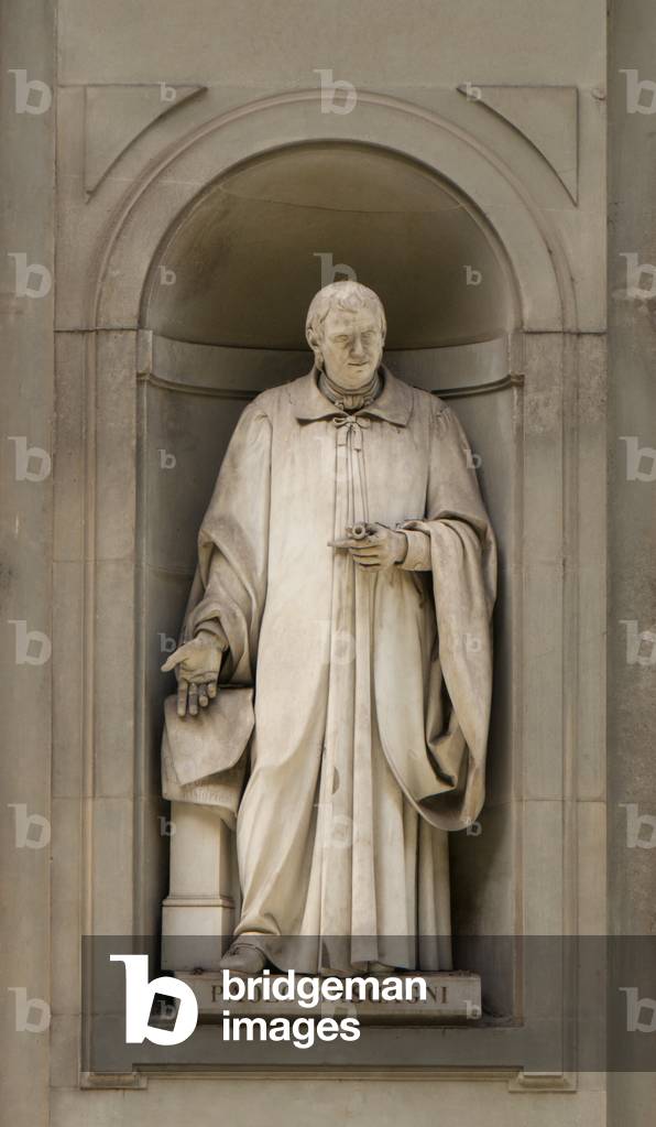 Italia: Paolo Mascagni (1755 - 1815), medico italiano. Statua del XIX secolo fuori dalla Galleria degli Uffizi