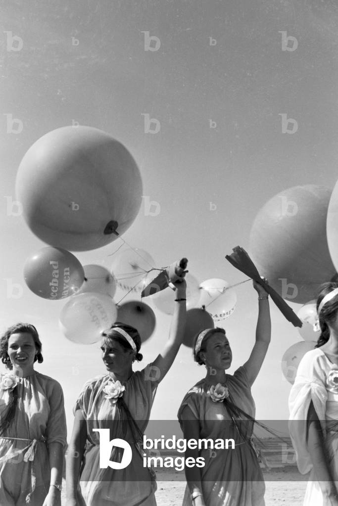  Image of Regional custom: Duhner Wattrennen horserace at Duhnen near Motiv 