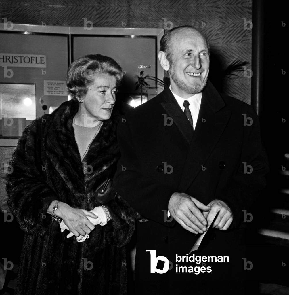 Immagine di Fotografia "Bourvil e sua moglie Jeanne Lefrique alla prima del film "Non tentare il diavolo"" 196