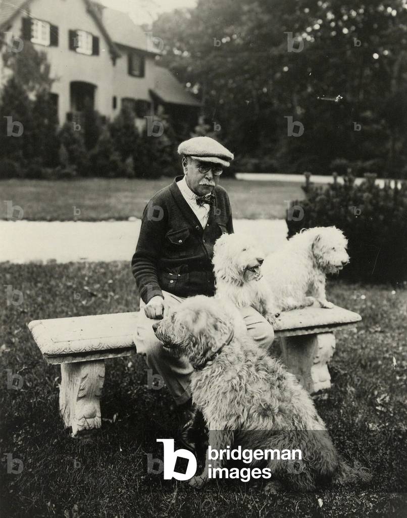 Sousa mit Hunden, um 1920er Jahre (s/w Foto)