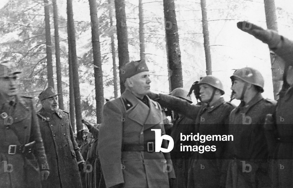 Image of Benito Mussolini alla rassegna delle truppe dei Bersaglieri in ...