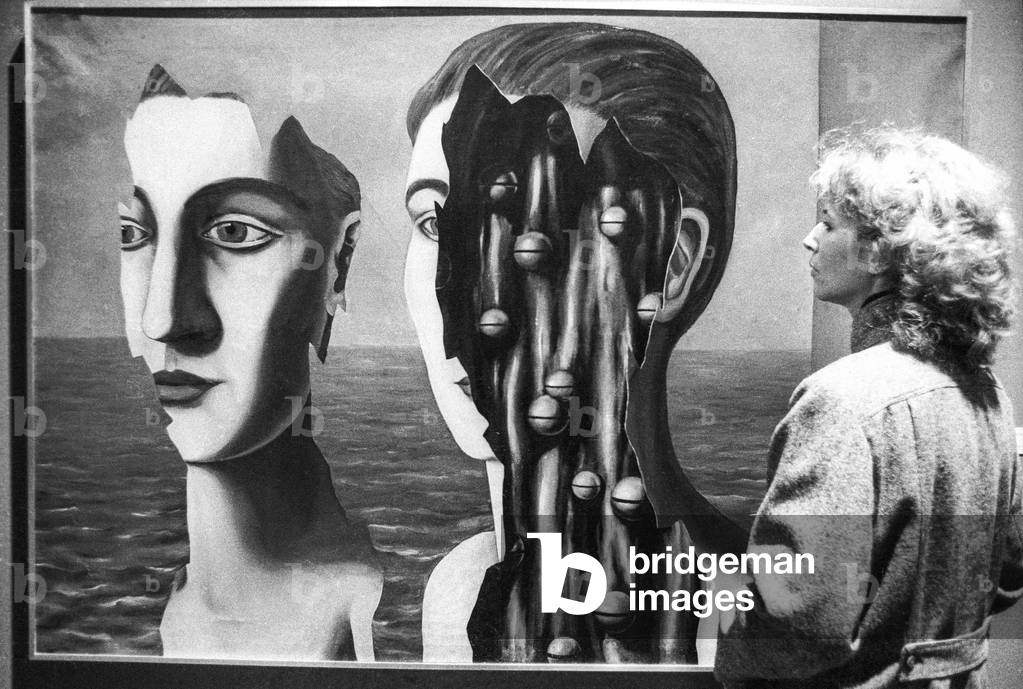 "Ausstellung über René Magritte im Centre Georges Pompidou in Paris" 1979 von Rene Magritte, b/w