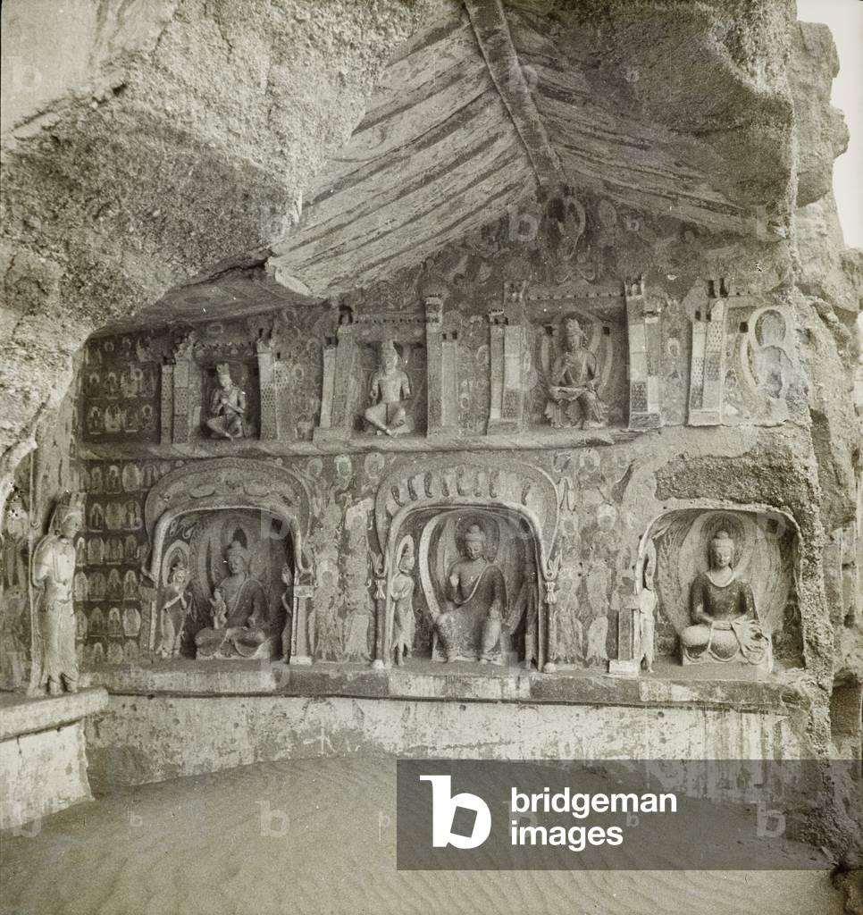 Bild von Fotografie "Statuen von Buddhas und Bodhisattvas" 1935 von Desmond Parsons