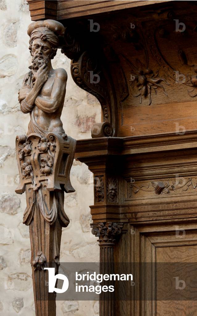 Bild von Fotografie "Stiftskirche. Innere. Chor. Sitzplätze. Renaissance. Holz. Detail. Bildhauerei. Atlas."