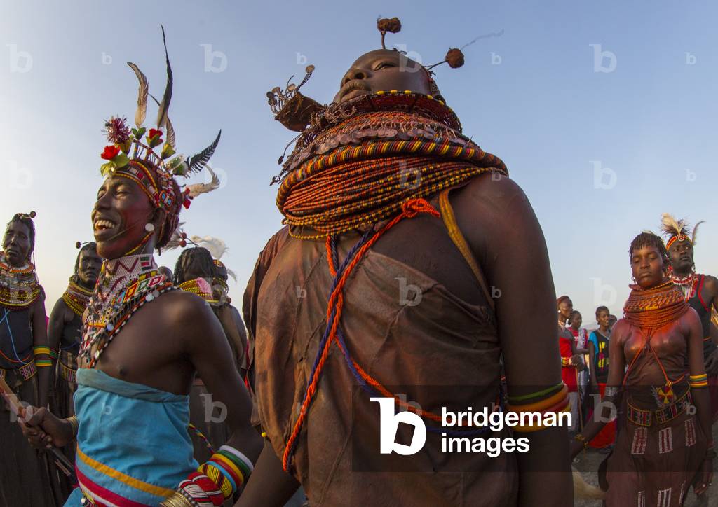 Image of Les tribus Rendille et turkana dansent ensemble lors d'un ...