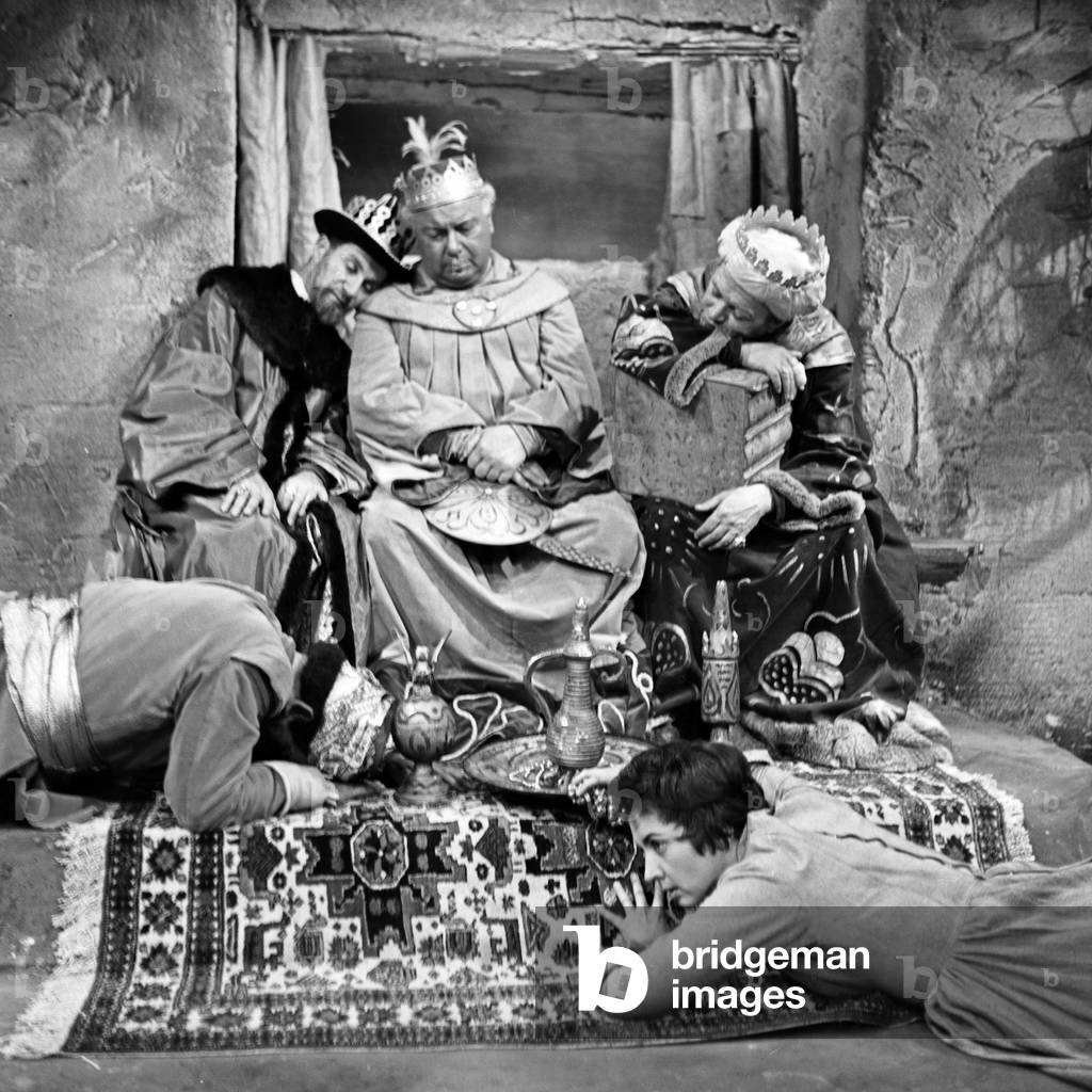 Amahl and the night visitors, b/w