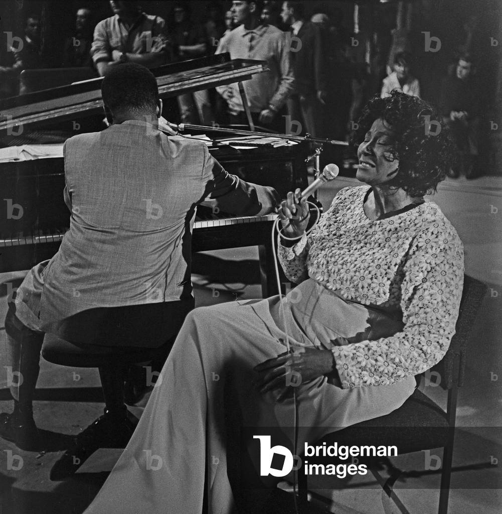 Legendary American gospel singer Mahalia Jackson performing at Berlin