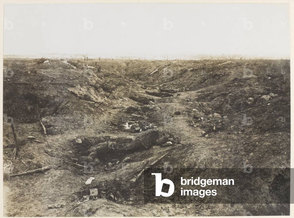Bild von Fotografie "Bombardierte deutsche Gräben in Guillemont" 1914 von Unknown photographer
