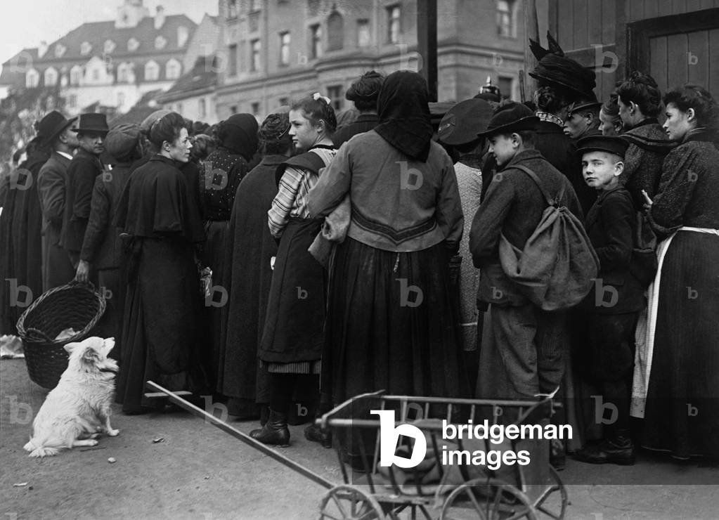 Image of Bread Lines in Germany at the end of World War
