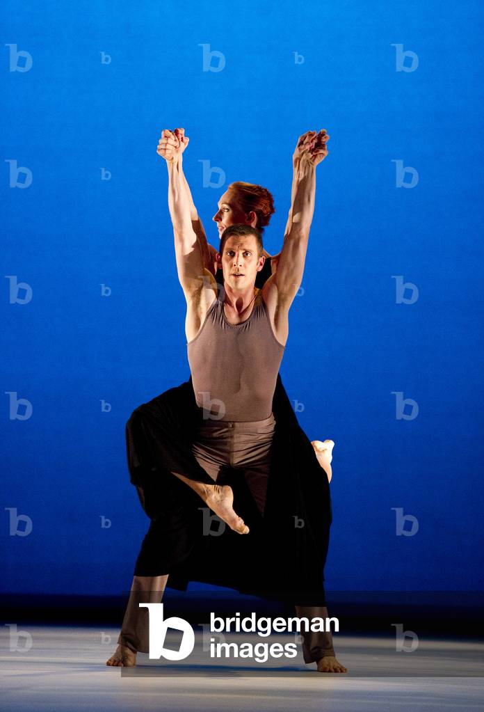 "Roses - gespielt von Rambert Dance Company (Foto)" von Tristam Kenton