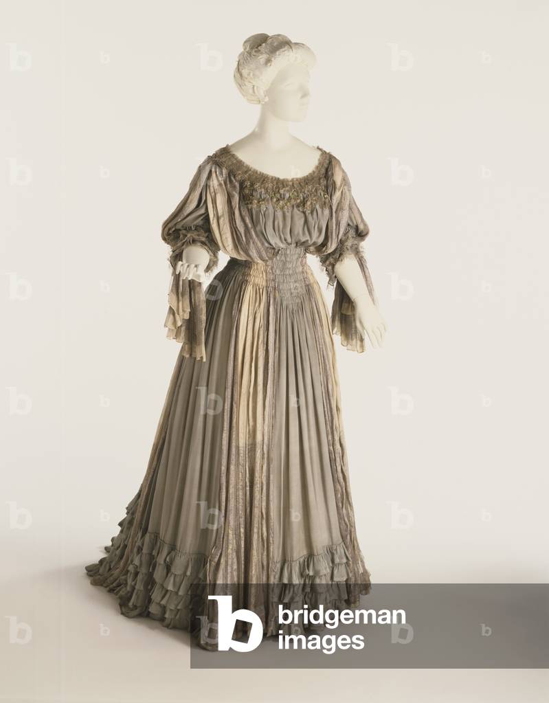 Vestaglia da donna (Tea Gown) Liberty & Co., 1906 (seta, pizzo e rete)