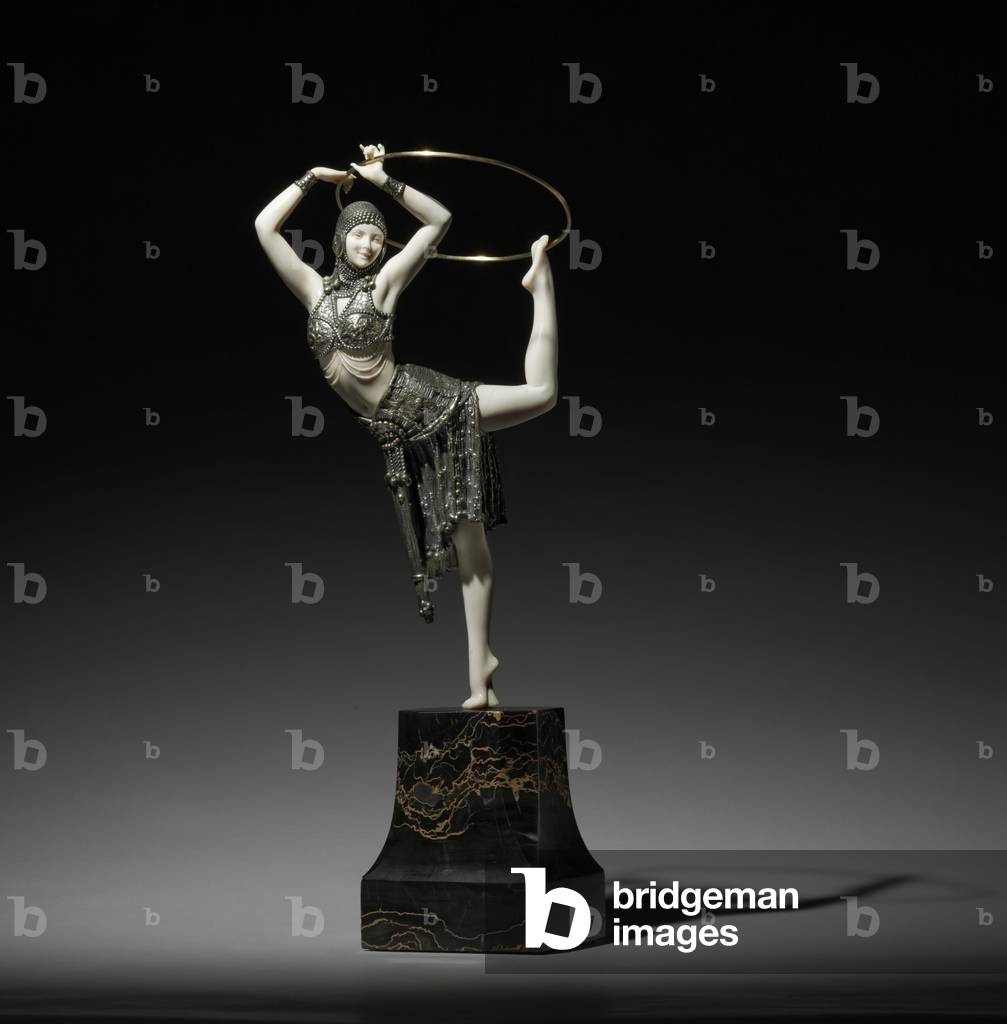 Danseur d'anneaux, c.1928 par Dimitri Chiparus, b/w