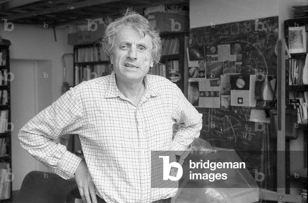 Image de Photographie représentant Iannis Xenakis - portrait du compositeur grec dans son atelier à Paris par 