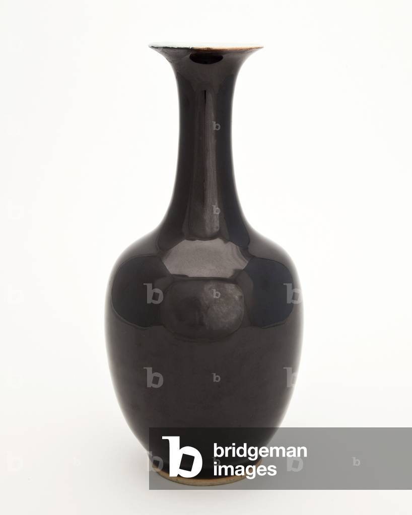 Tall black vase, 1700s (porcelain with overglaze enamel)