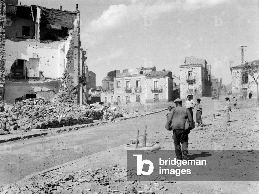 "Adriano in rovina dopo bombardamento" 1943