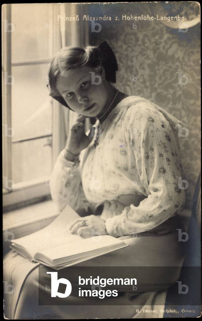 Image of Photography depicting Ak Princess Alexandra zu Hohenlohe Langenburg am Fenster (b/w photo) by German 