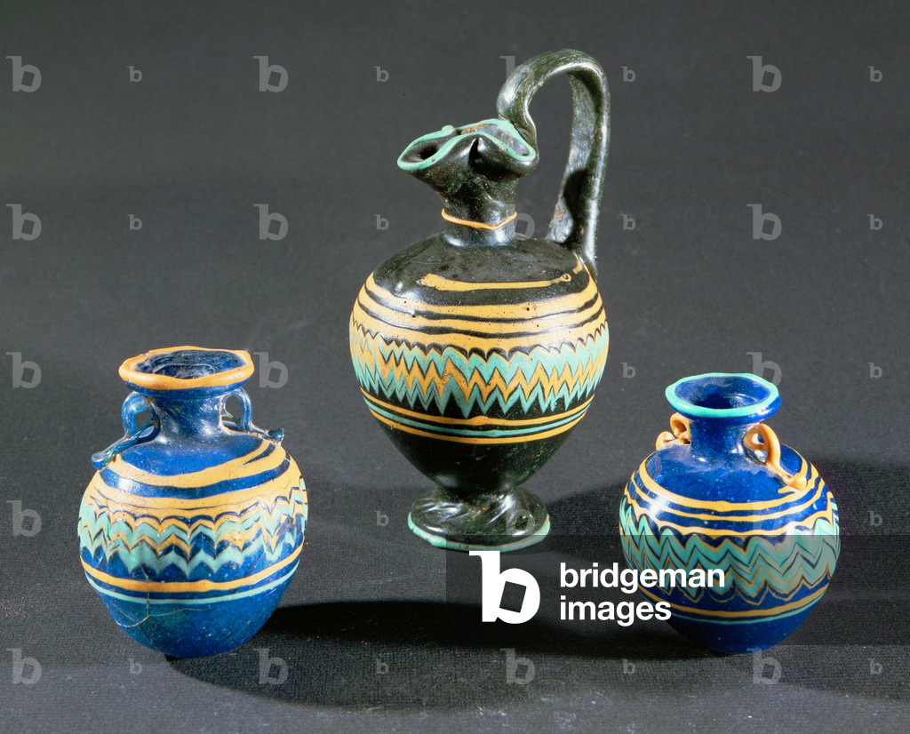 Tre brocche con nucleo (vetro)