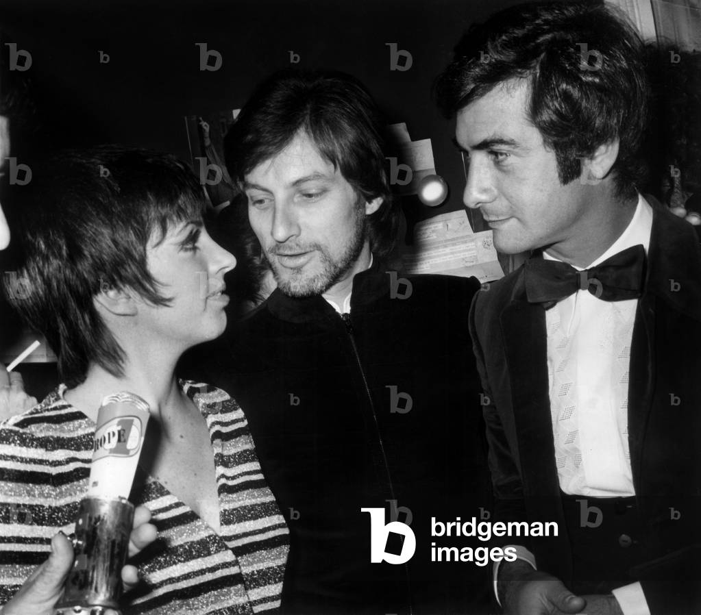 Liza Minnelli Dans Sa Loge Apres Son Spectacle A L'Olympia En Compagnie De Hugues Aufray Et Jean Claude Brialy
